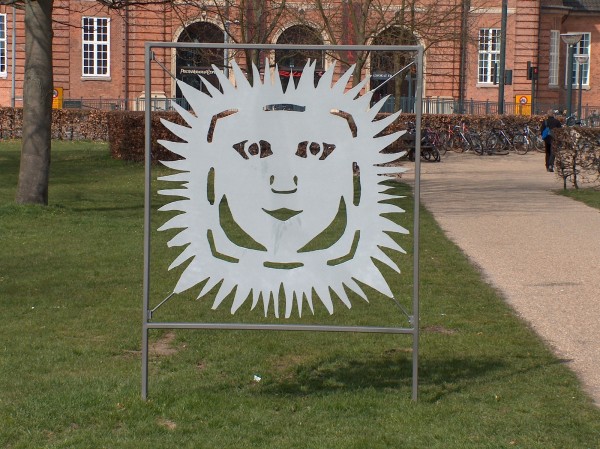 HCA symbol i Kongens Have i Odense. Foto Lars Bjørnsten 