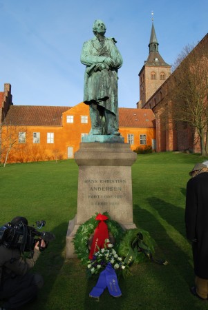 H.C. Andersen Statuen i Eventyrhaven Odense 