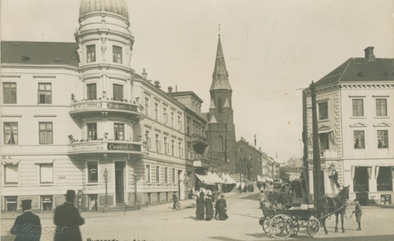 Ryesgade set fra Banegårdspladsen i Aarhus. Kilde Aarhus Bymuseum 