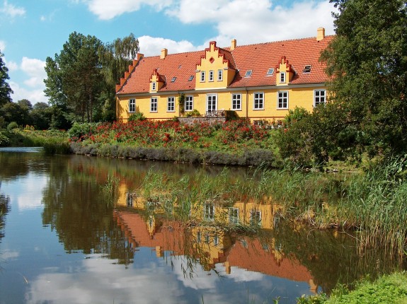 Elvedgaard ved Bogense på Fyn.Foto Lars Bjørnsten 2004