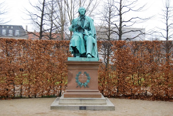 H.C. Andersen monumentet i Kongens Have i København. Foto Lars Bjørnsten 2012