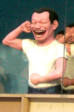 HK_CWB_Times_Square_Yue_Minjun_Art_Exhibition_2008_Evening_2_ax1